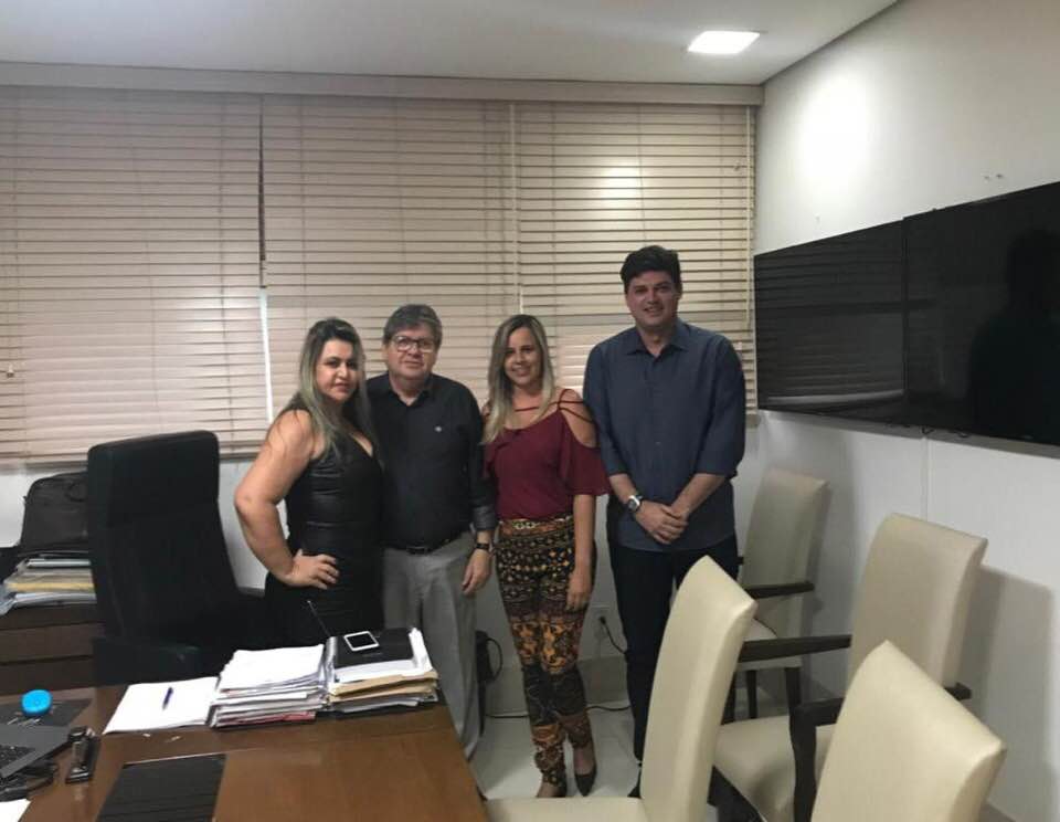 Prefeita de São José de Princesa tem audiência com o governador João Azevedo 