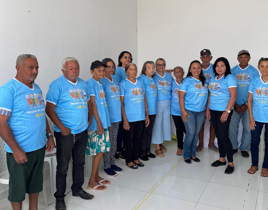 São José de Princesa entrega fardamento para o grupo da terceira idade